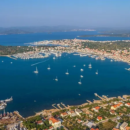 In With Seaview, Terrace, Air Condition, Wifi *