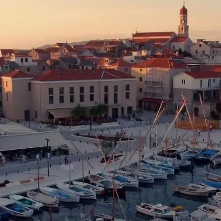 In With Seaview, Terrace, Air Condition, Wifi Vikendica