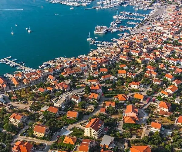 In With Seaview, Terrace, Air Condition, Wifi * Betina (Sibenik-Knin)