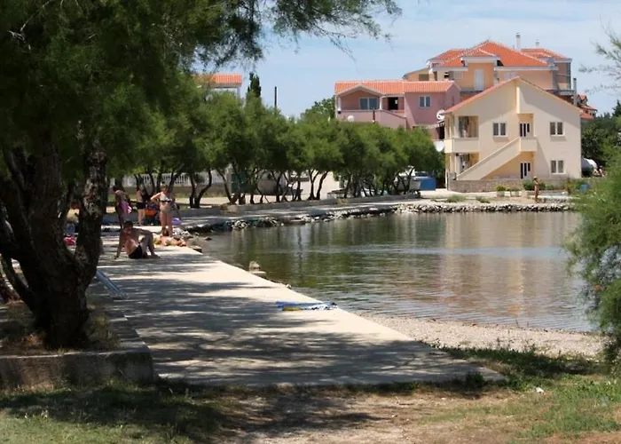 In With Seaview, Terrace, Air Condition, Wifi Vakantiehuis Betina (Sibenik-Knin)