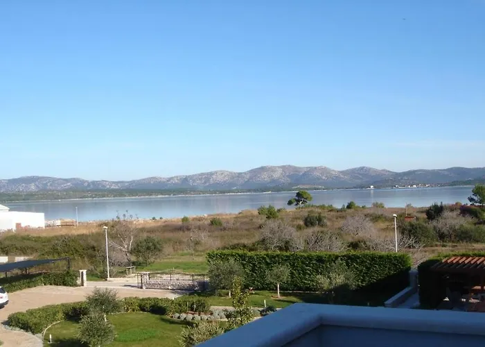 In With Seaview, Terrace, Air Condition, Wifi Betina (Sibenik-Knin)